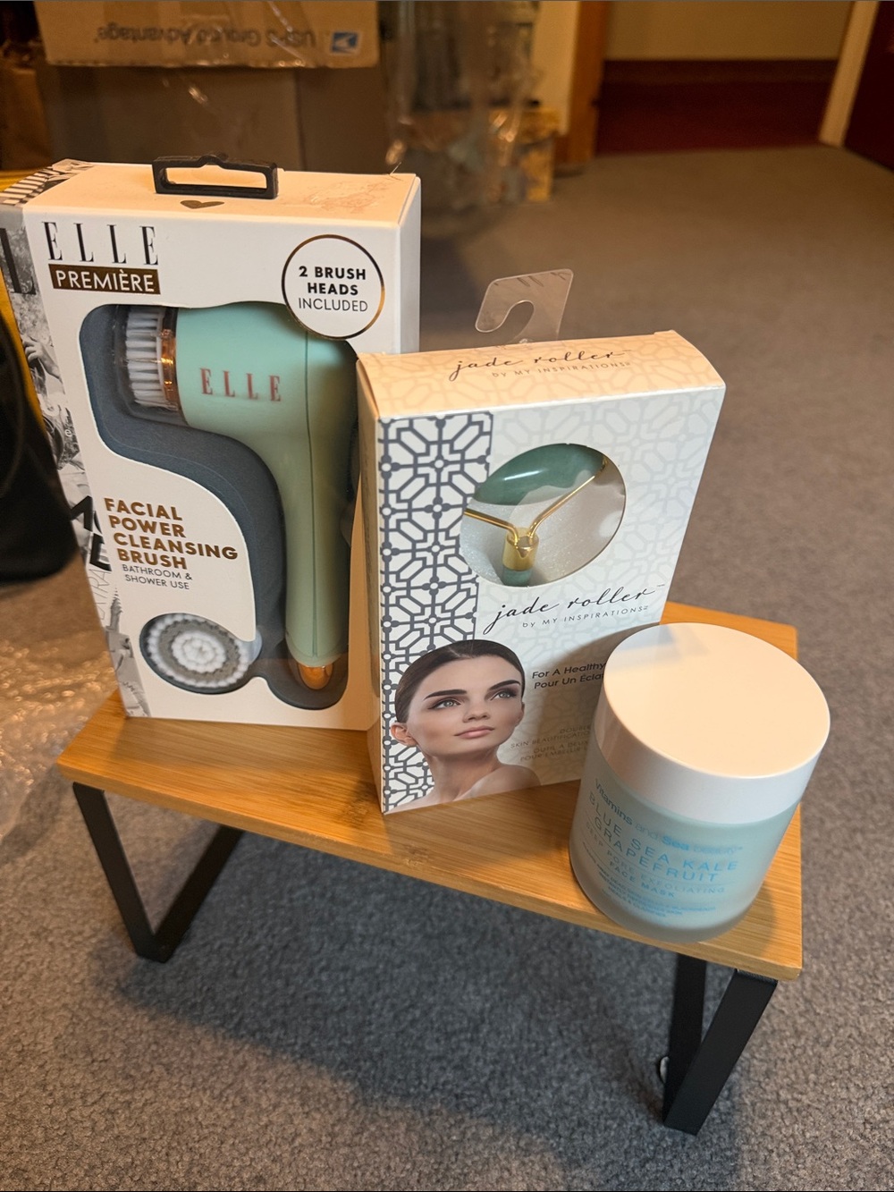 Elle Mint Facial Cleansing Brush and Jade Roller Set face mask